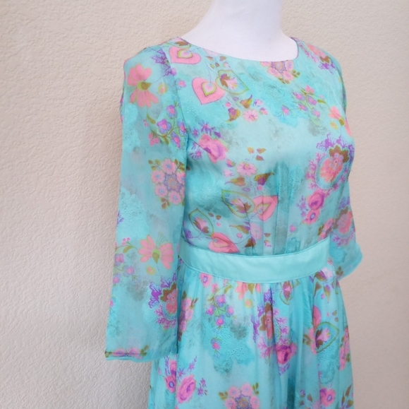 Vintage 1970s blue floral a-line dress with sheer ¾ length sleeves - Picture 3 of 5